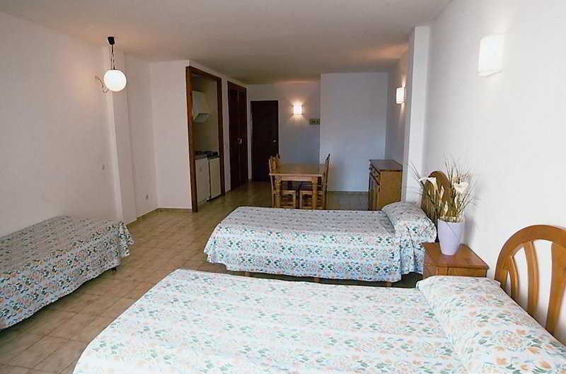 Apartamentos Mar I Vent (Adults Only) Sant Antoni de Portmany Chambre photo